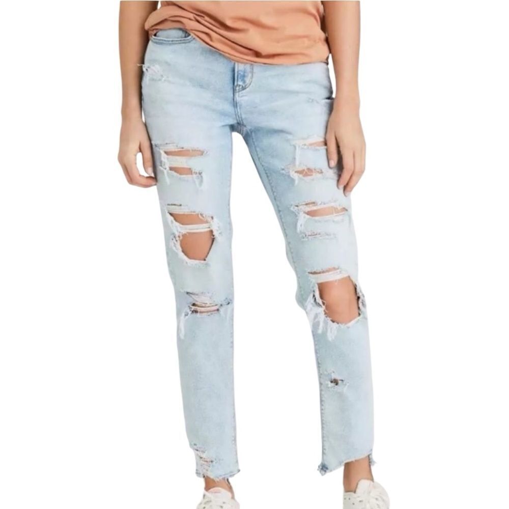 American Eagle high waist Destroyed Mom Jeans Light Wash Size 0